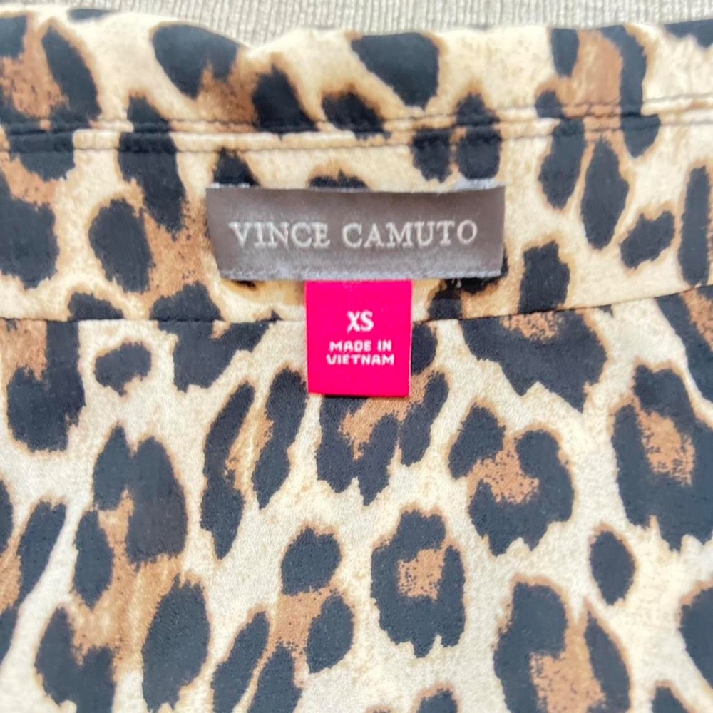 XS Vince Camuto Leopard Print Georgette Blouse (NWOT) - Picture 3 of 4